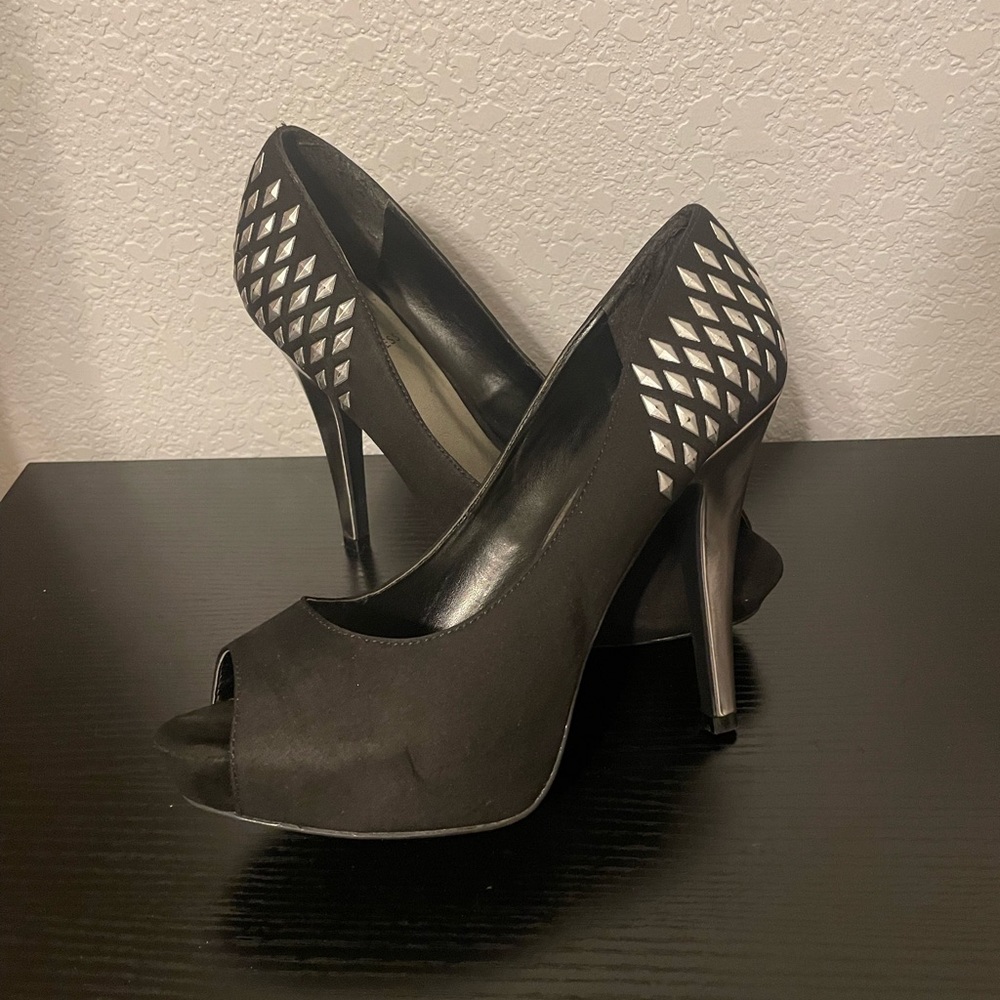 G by Guess Women’s heels. 8.5